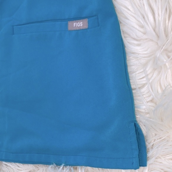 FIGS technical collection turquoise top Nurses scrub top size xsmall - Picture 2 of 5